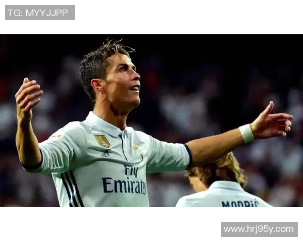 足球巨星C罗精彩庆祝瞬间回顾展现激情与荣耀的完美结合